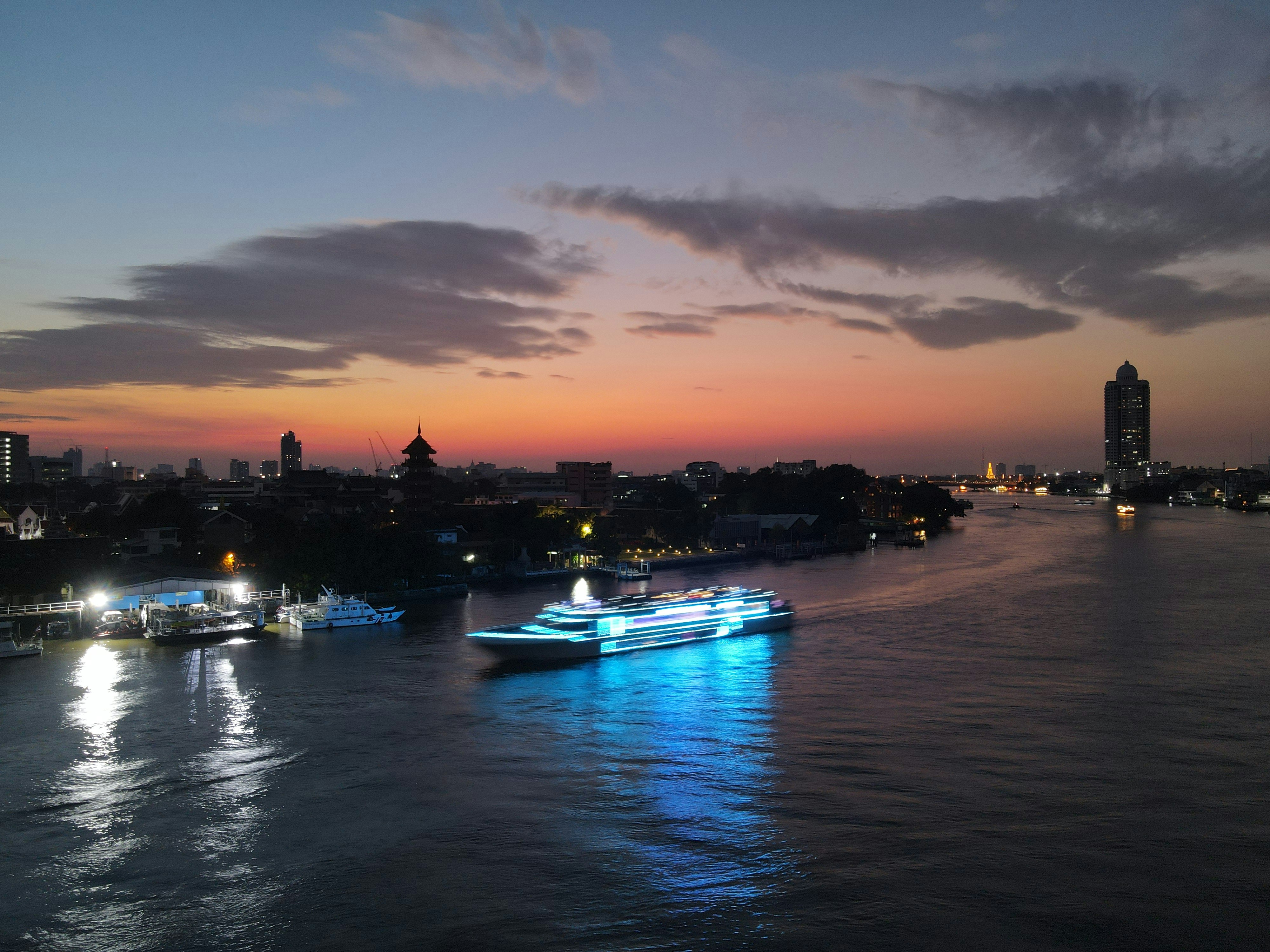 Show Cruise